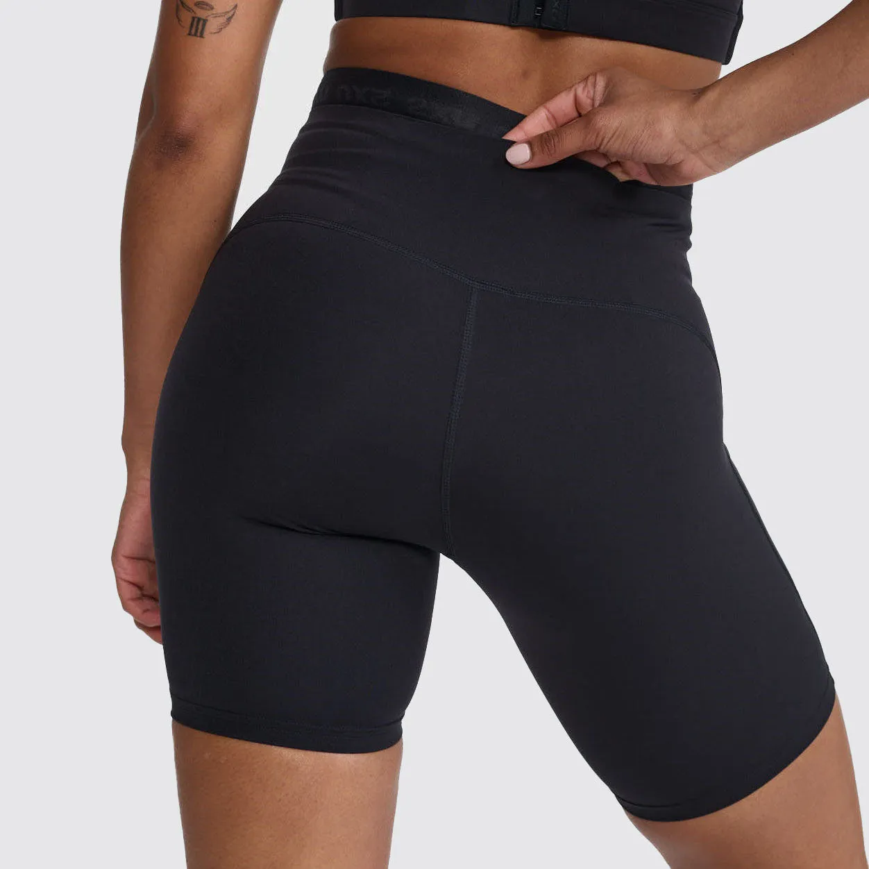 2XU - Form Stash Hi-Rise Bike Shorts - Black/Black