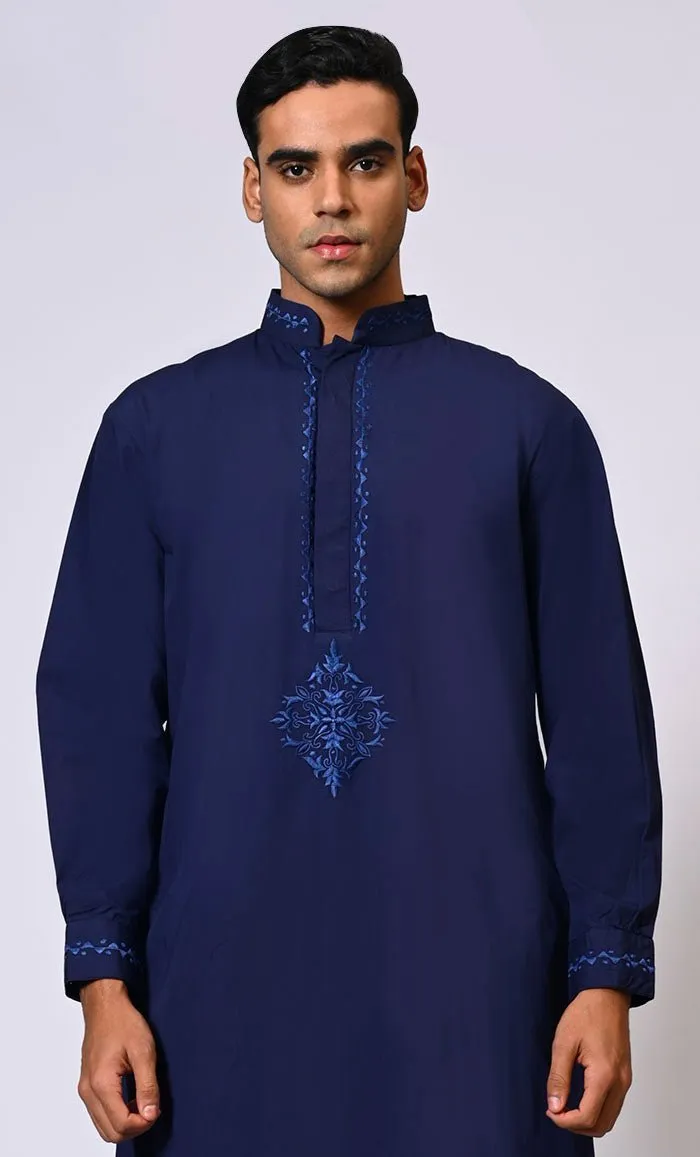 Artisanal Embroidery: Men's Navy Thobe Crafted with Attention to Detail