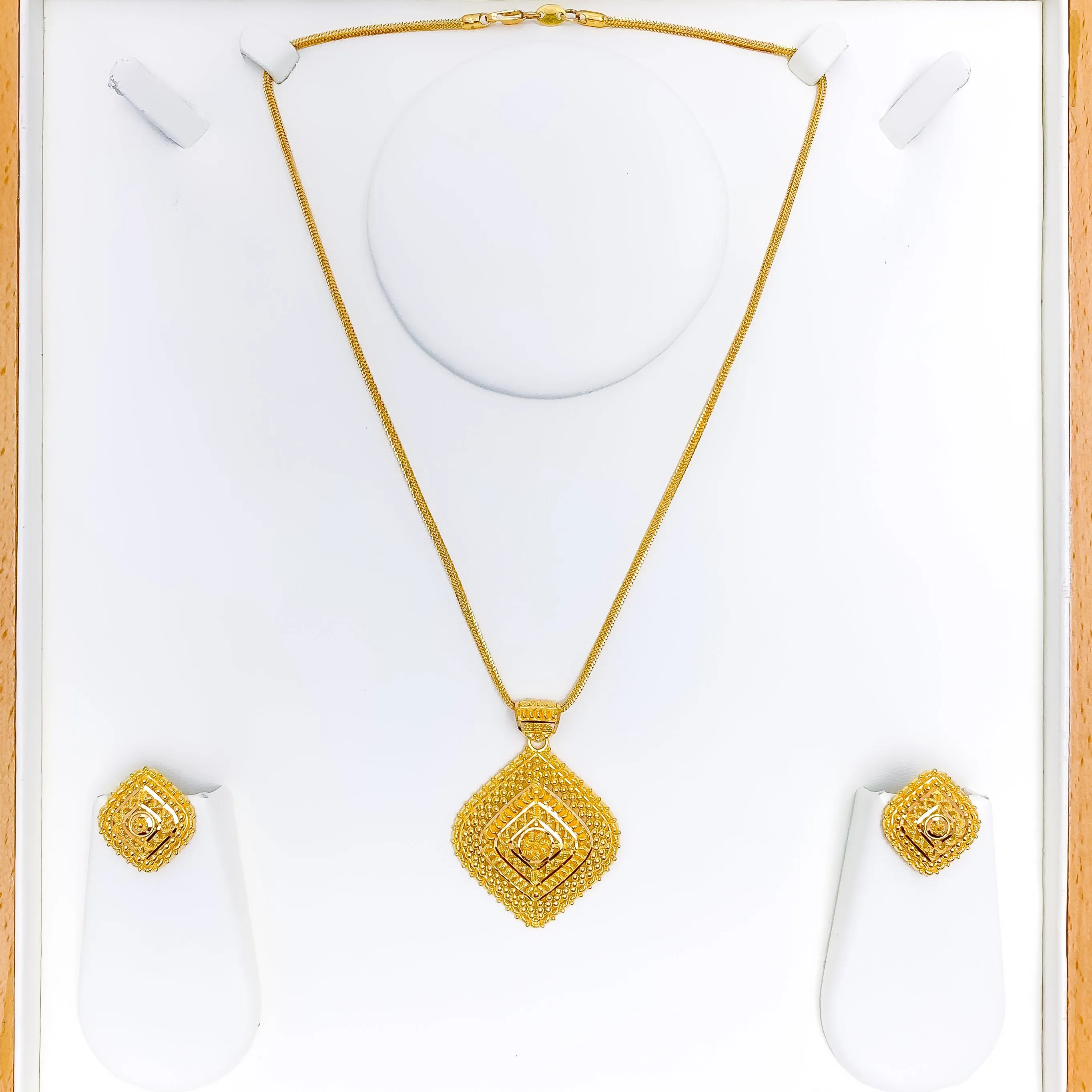 Beautiful Intricate Beaded 22k Gold Pendant Set